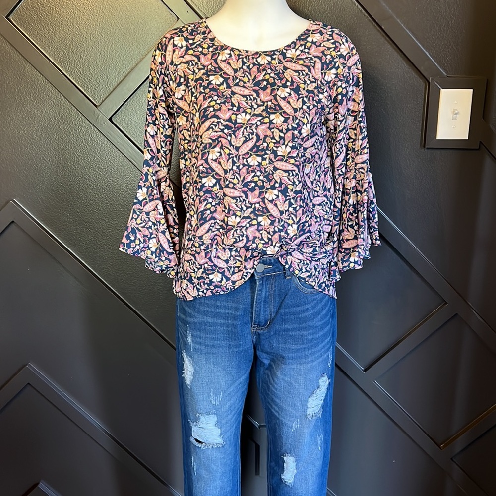 LC LAUREN CONRAD Bell Sleeve Print Top Size Small - Picture 4 of 11